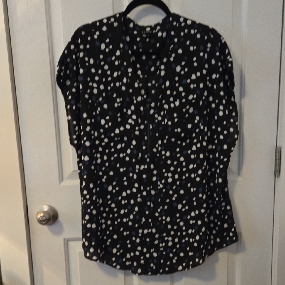 Torrid Sz 1 Black and White Dotted Blouse